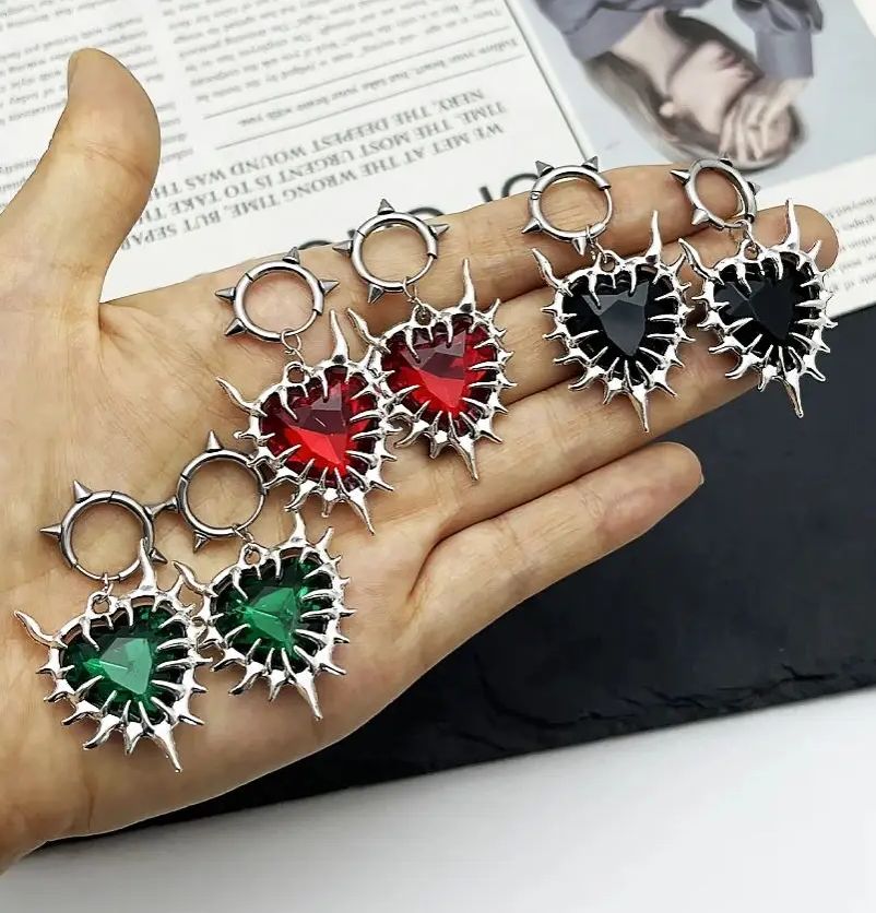 Women'S Fashion Edgy - 1 пара готических красных колючих сережек