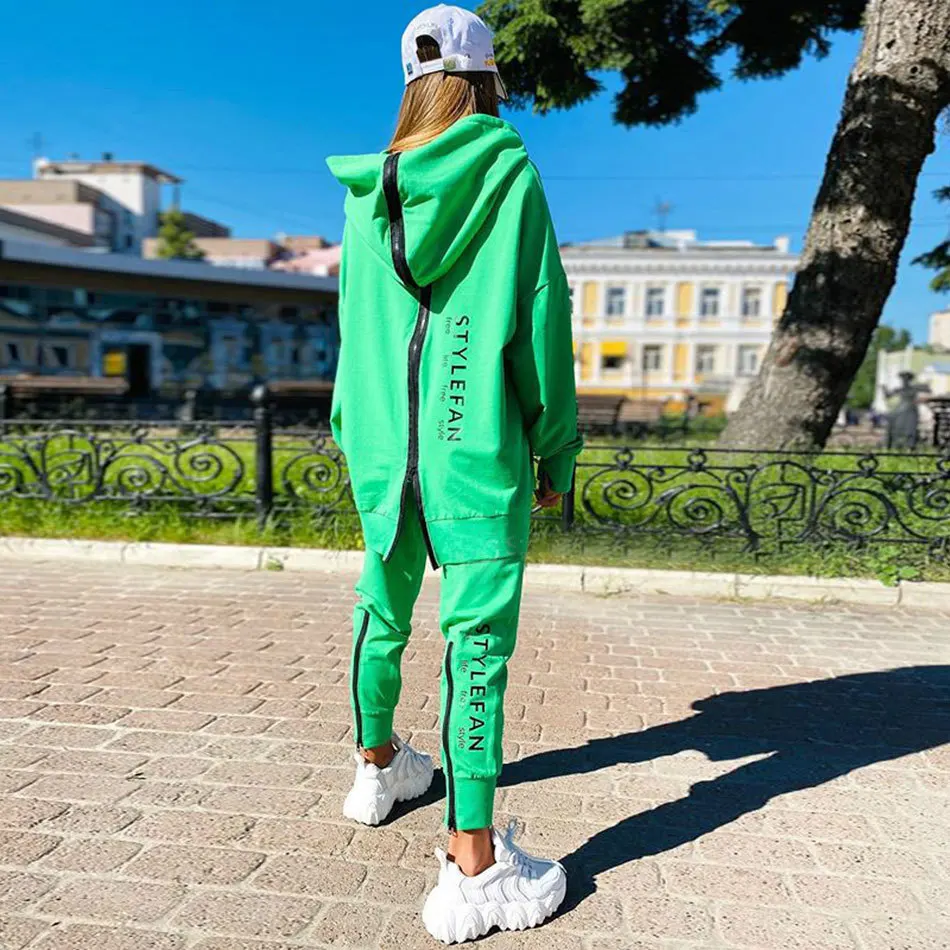 Women'S Fashion Trends Autumn 2025 - Женский модный костюм 2025: свободный свитер