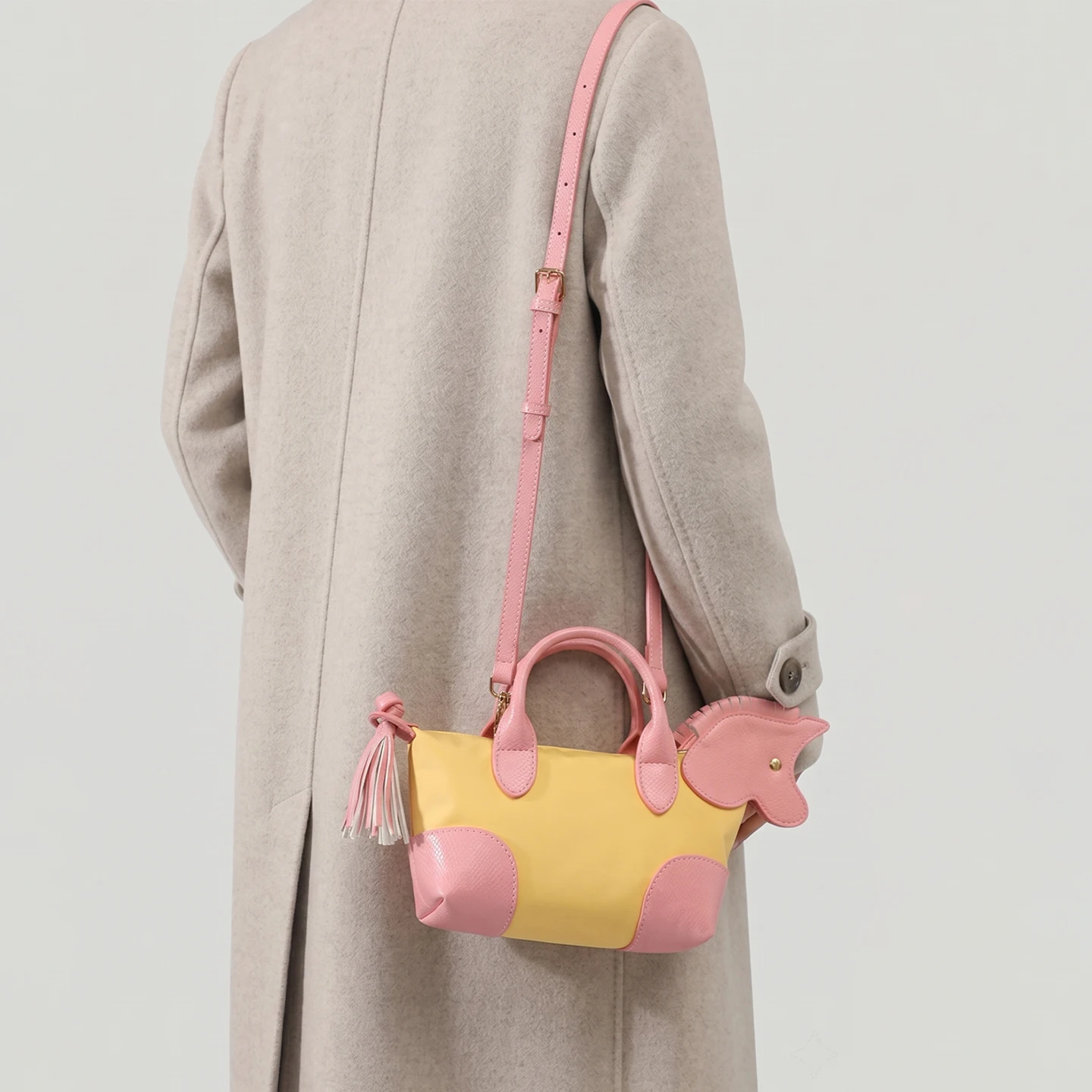 Women Fashion Handbags - Милая сумка-пельмень с декором в виде