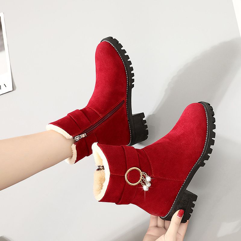 Women'S Fashion Trends Autumn 2025 - Женские зимние ботинки с большими красными